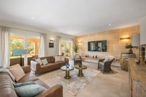 Luxurious newly built finca in a quiet location in Meyreuil